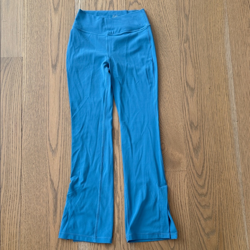 Athleta Kids Blue Transcend crossover bootcut Leggings
